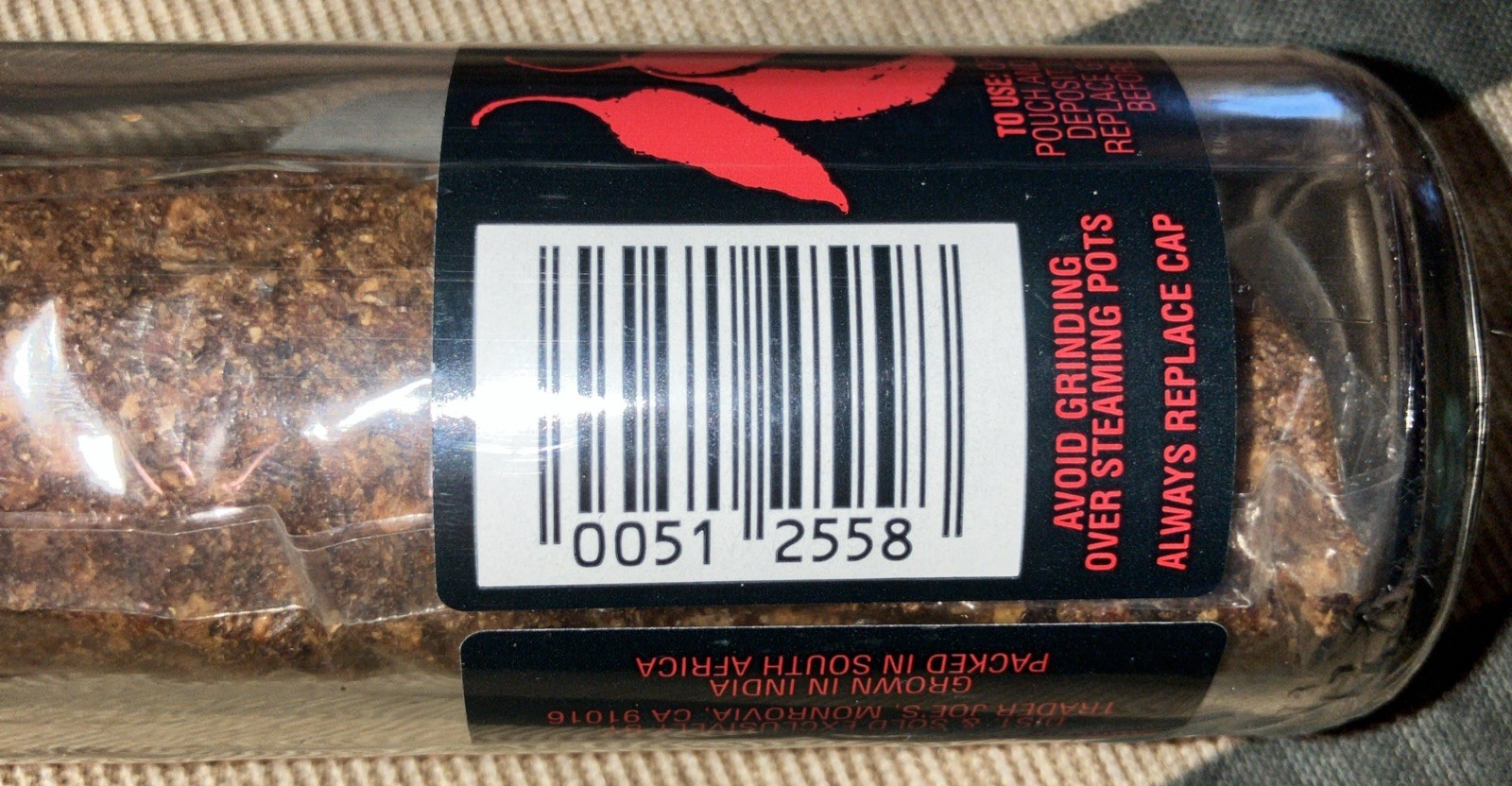 Trader Joe’s Smoked Ghost Chilies Grinder Bottle Bhut Jolokia Pepper 0.7oz. NEW