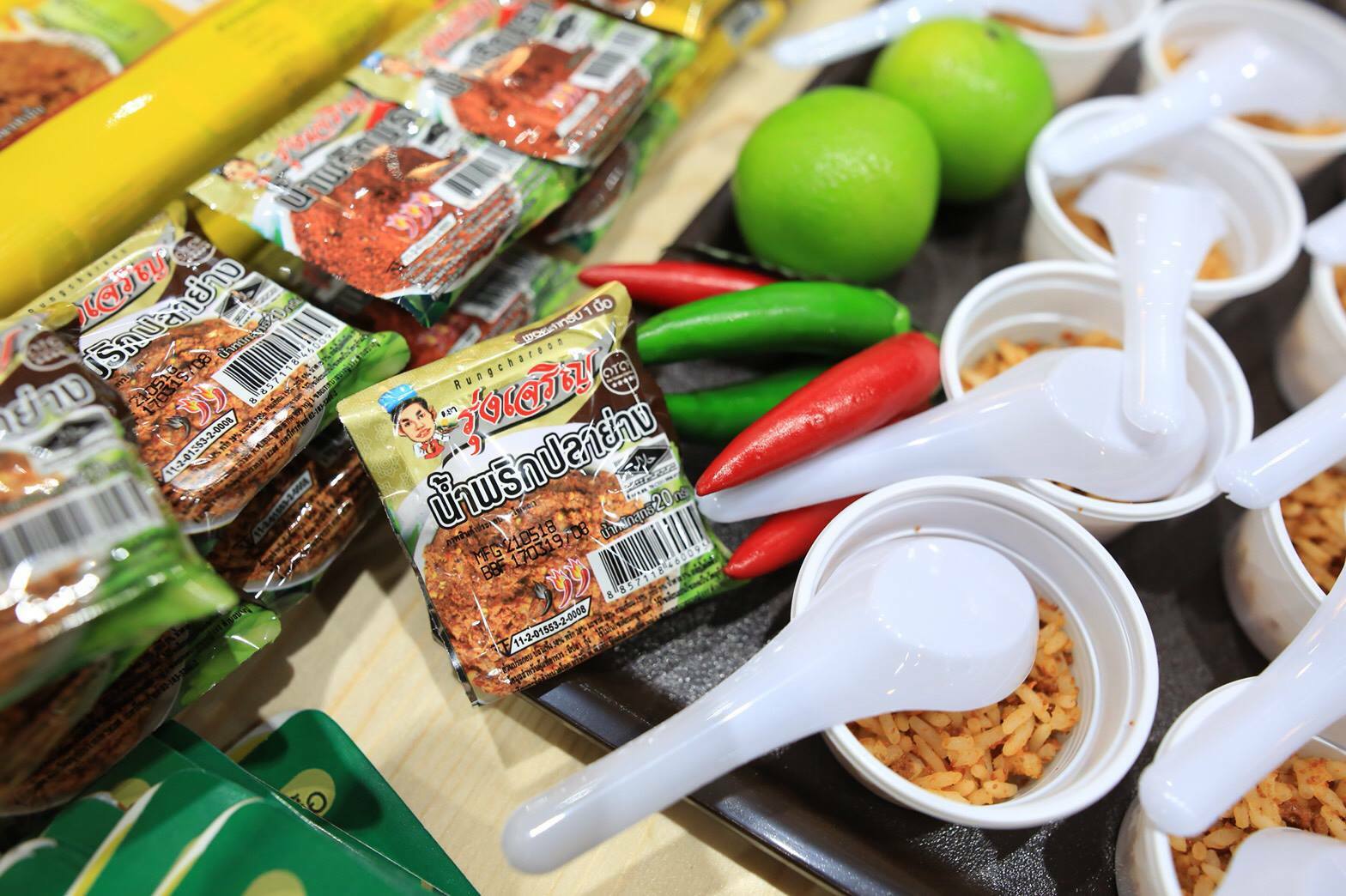 8 Flavors Thai Chili Dip Paste Spicy Herbal Seasoning Nam Prik Pocket Size