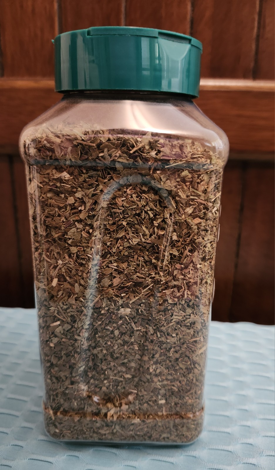 SAZON NATURAL HERBS & SPICE BASIL SEASONING NET WT 7 OZ (199 G) EXP 01/01/2026