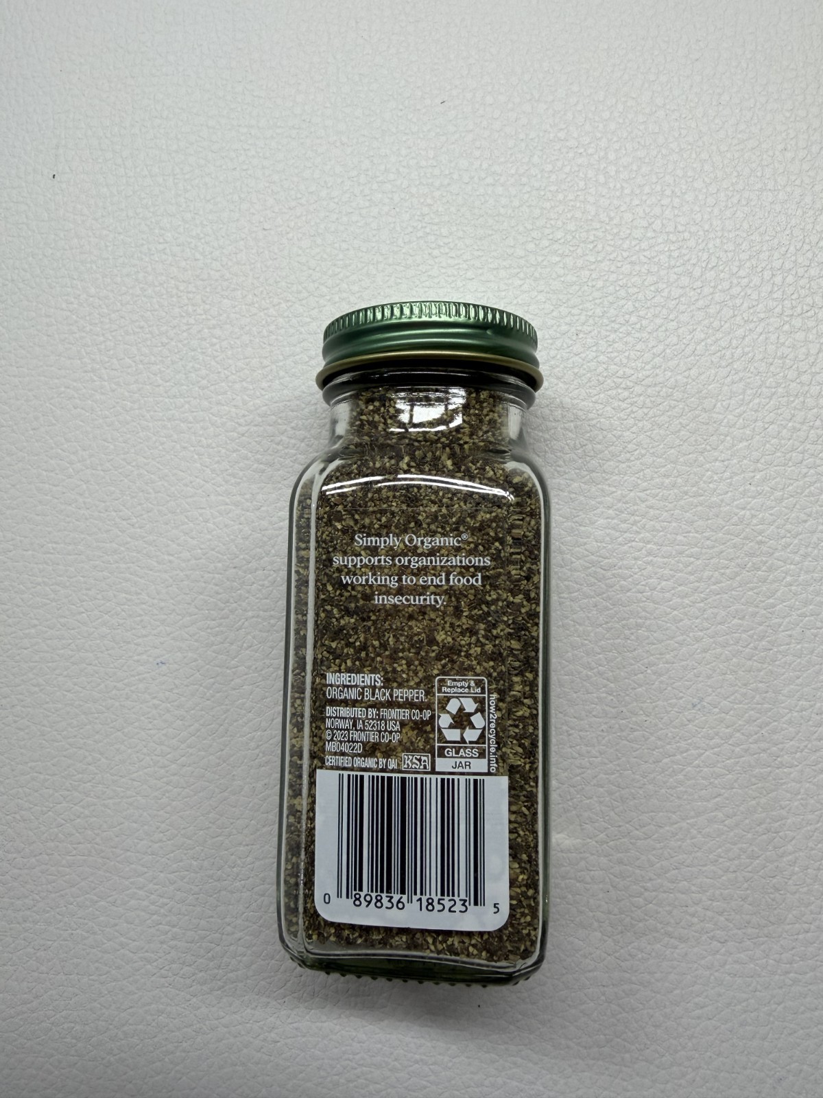 Simply Organic Ground Black Pepper 2.31 Ounce Medium Grind Certified Organic.