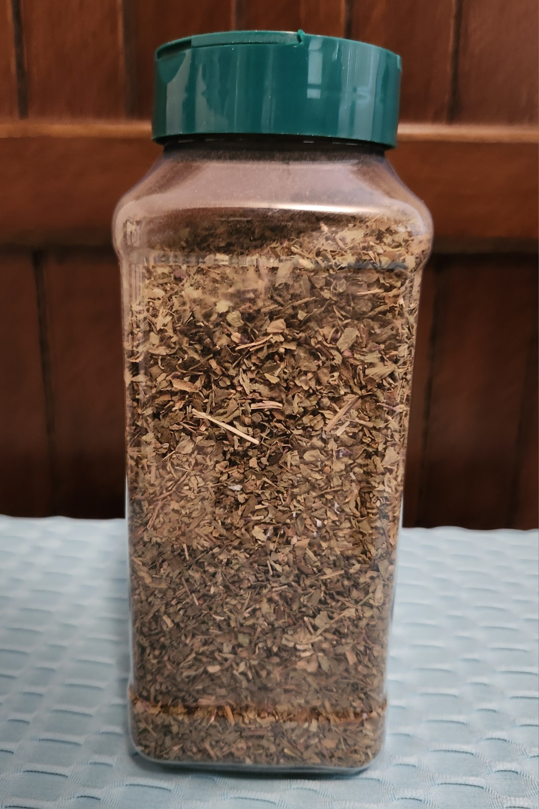SAZON NATURAL HERBS & SPICE BASIL SEASONING NET WT 7 OZ (199 G) EXP 01/01/2026