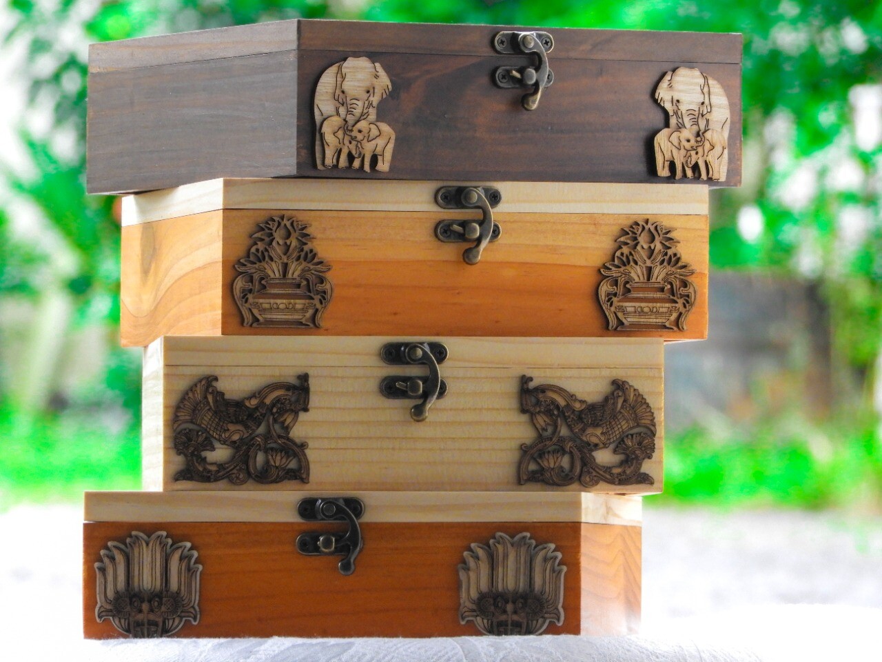Wooden Spice box – With Ceylon Cinnamon, Cloves, Black Pepper – Great Gift