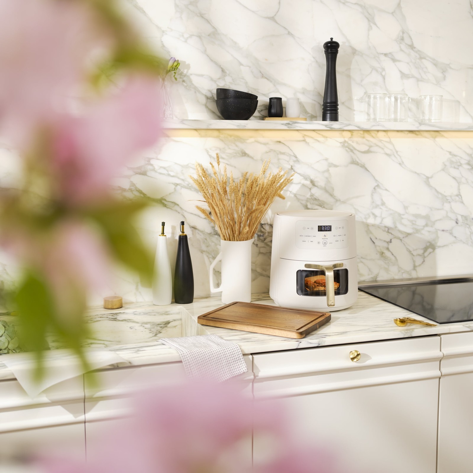 6QT Air Fryer, with Thymecrisp™ and Ceramic-Coated Nonstick Basket, Sand White