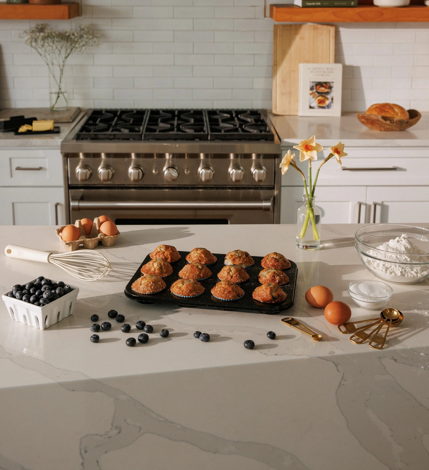 Thyme & Table 12 Cup Nonstick Muffin Pan with Silicone Baking Cups – Black