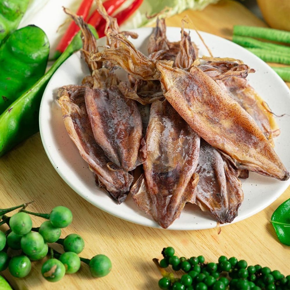 Authentic Thai Flavors Set Mango, Dried Squid, Kaffir Lime, Chili, Tom Yum Paste