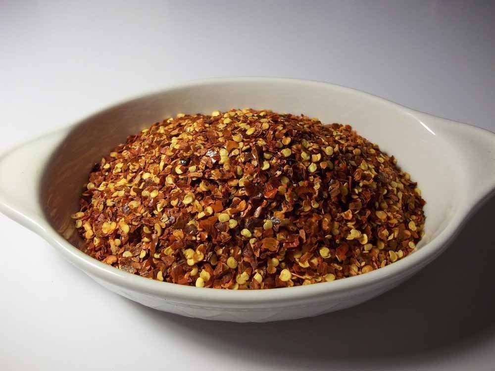 RED PEPPER FLAKES, DRIED N CHOPPED, 1 lb , DELICIOUS HOT FRESH