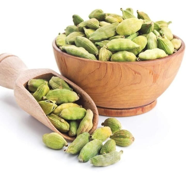 Natural organic dried Green cardamom pods,cinnamom,clove and black pepper