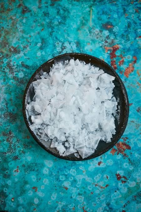 MALDON SEA SALT FLAKES. 20 OUNCES. NEW. KOSHER. CHEAP. RESEALABLE EXP DATE 2031.