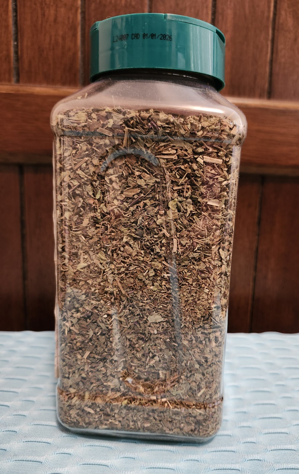 SAZON NATURAL HERBS & SPICE BASIL SEASONING NET WT 7 OZ (199 G) EXP 01/01/2026