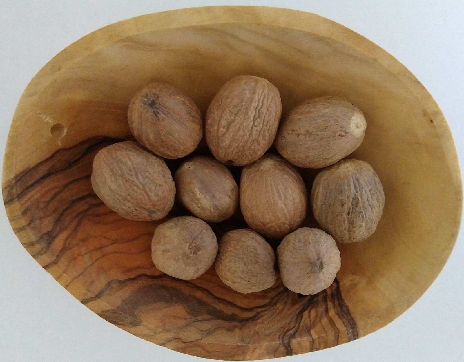 NUTMEG WHOLE INDONESIA 1 OZ – 16 OZ RESEALABLE BAG