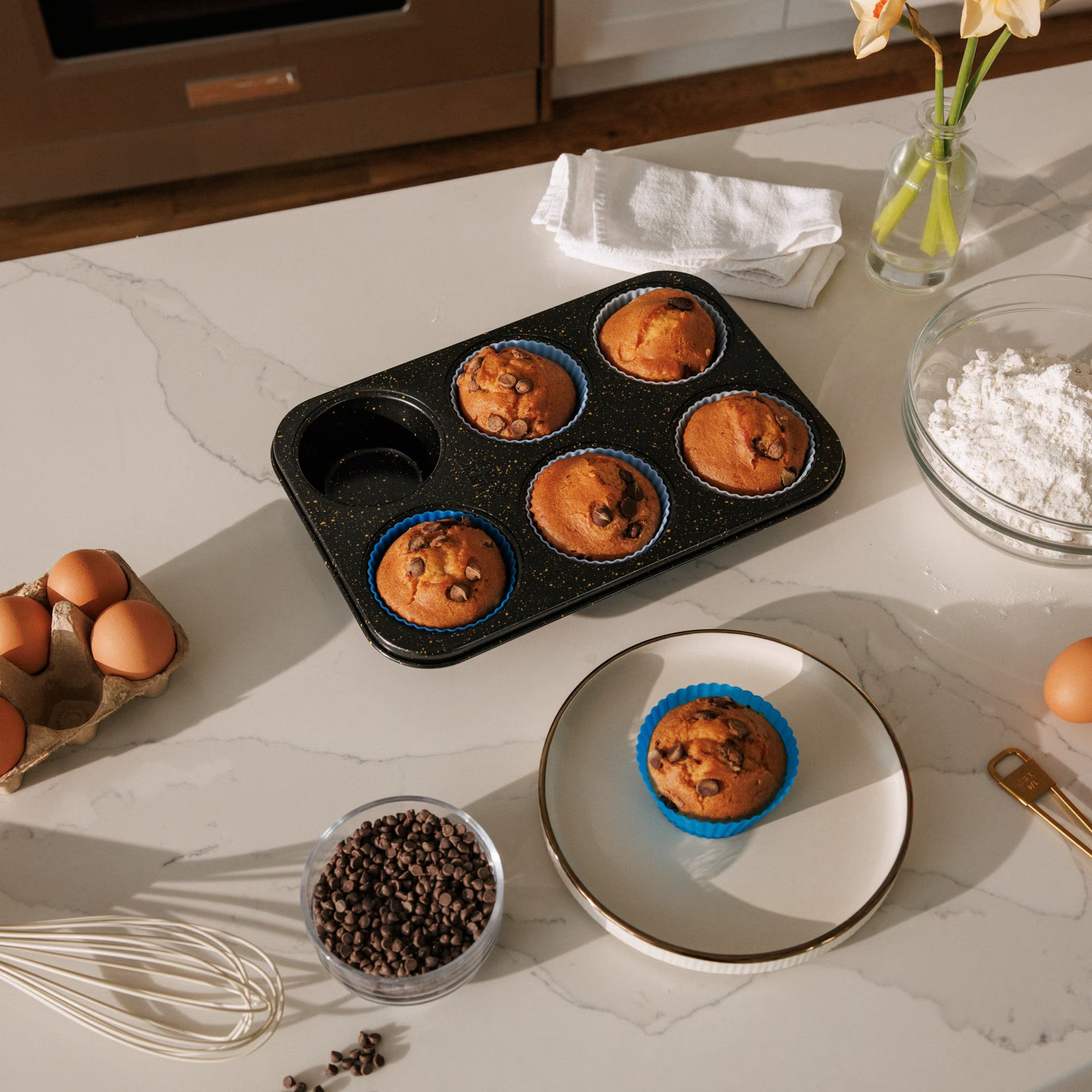 Thyme & Table 6 Cup Non-Stick Jumbo Muffin Pan, 6 Silicone Liners – Black