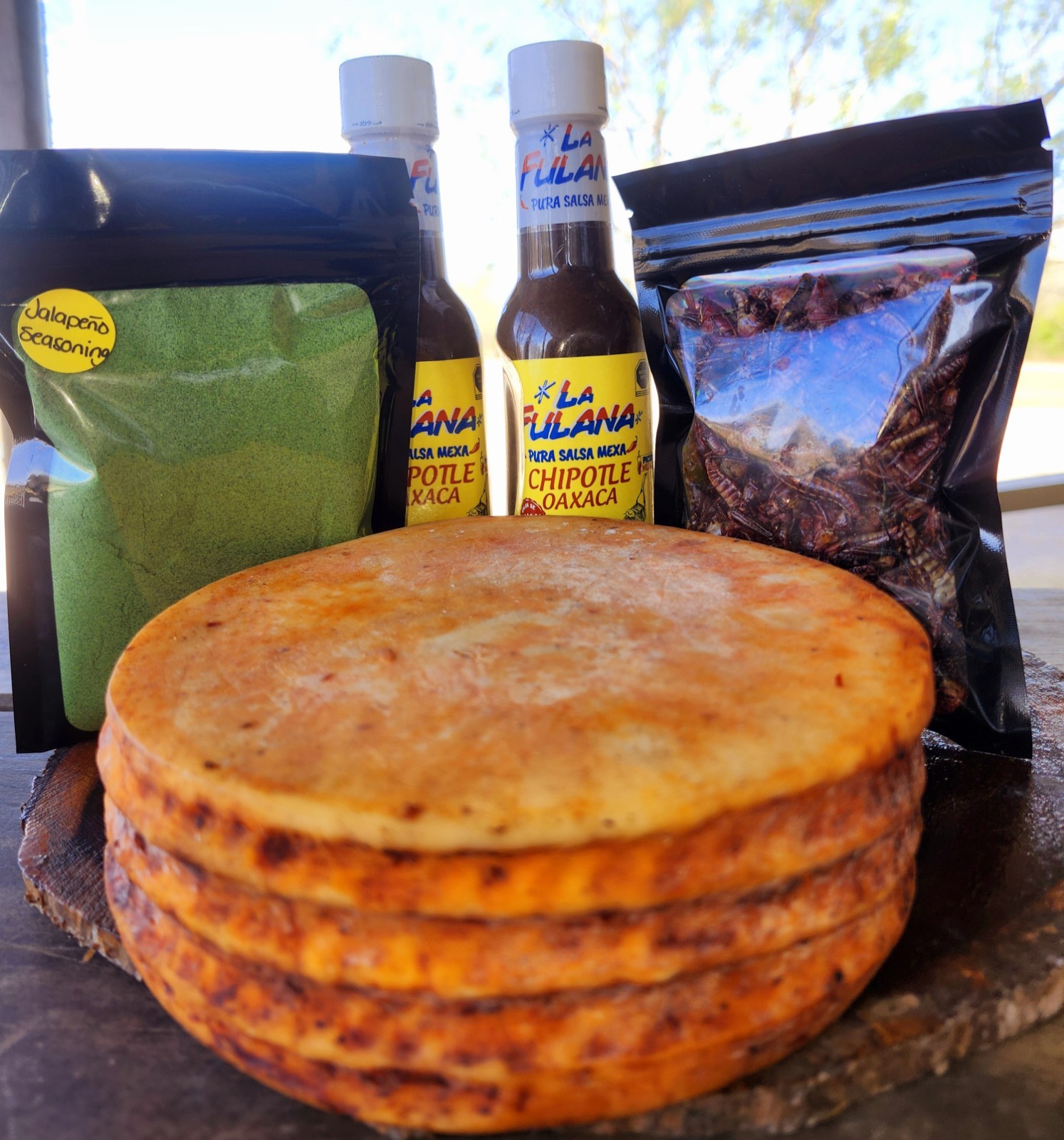 🇲🇽1 Queso De Cincho + 1 Chapulines + 1 Jalapeño Seasoning + 2 Chipotle Sauces