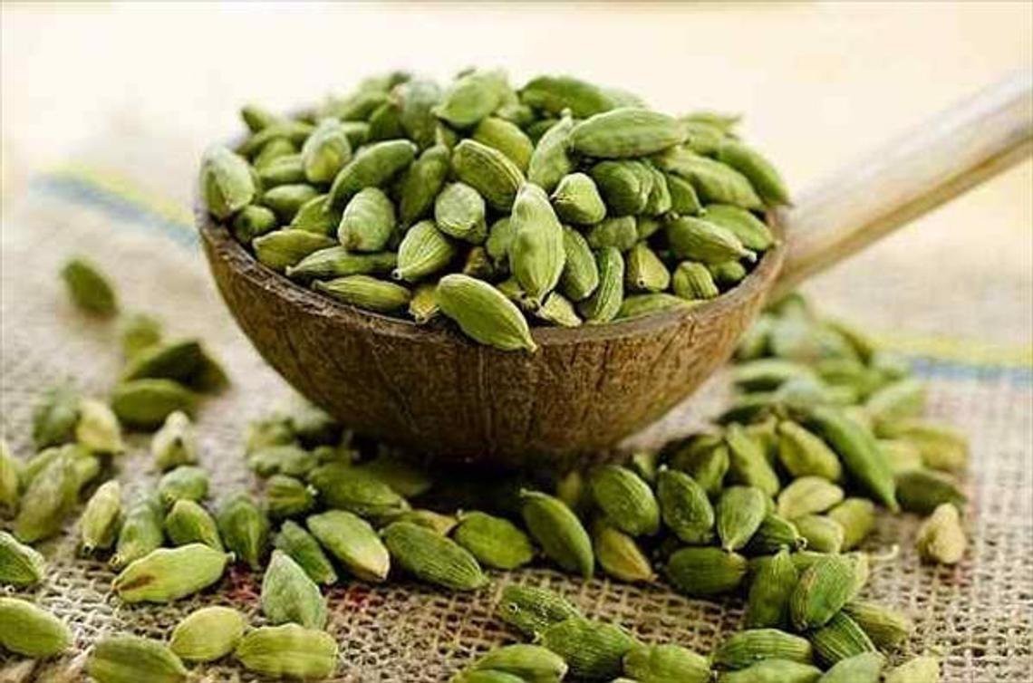 Green Cardamom Pods fresh & large pods Elettaria Elaichi 100gm
