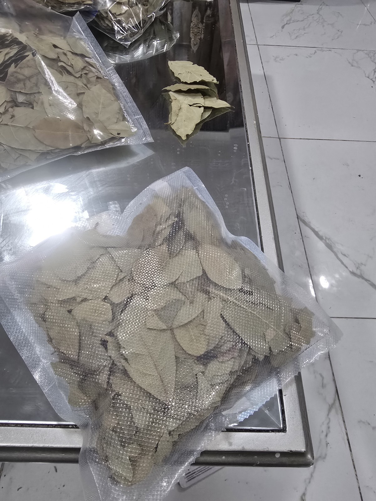 AFRICAN WHOLE BAY LEAVES, DRY BAY LEAVES 100% NATURAL PREMIUM QUALITY