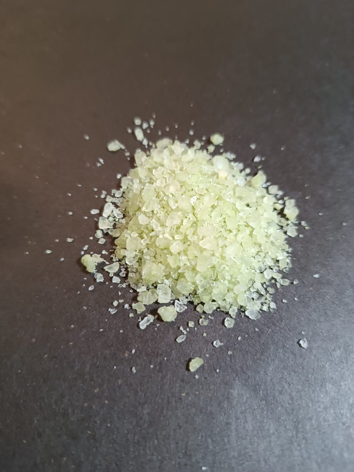 QUEEN OF SALT – nutrient rich salt / Pea microgreens