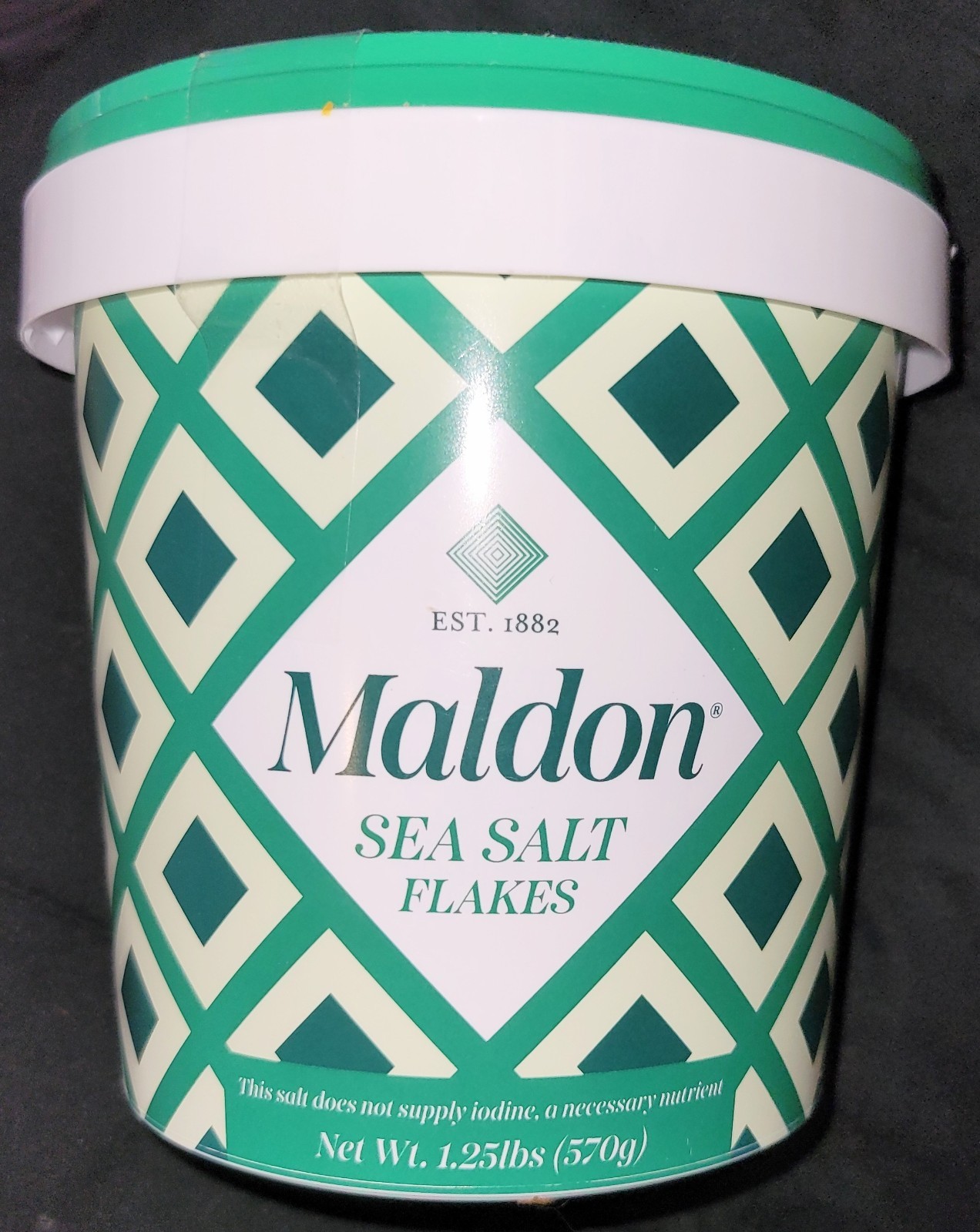 MALDON SEA SALT FLAKES. 20 OUNCES. NEW. KOSHER. CHEAP. RESEALABLE EXP DATE 2031.