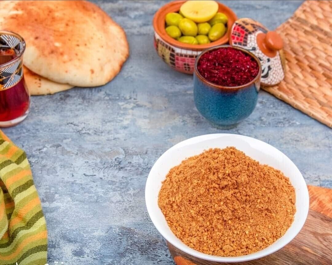 A mixture of Palestinian & Jordanian red thyme & sesame 210 gدقة حمراء درجة اولى