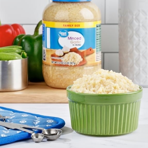 Great Value Family Size Minced Garlic in Water 32 oz Jar Shelf Stable
