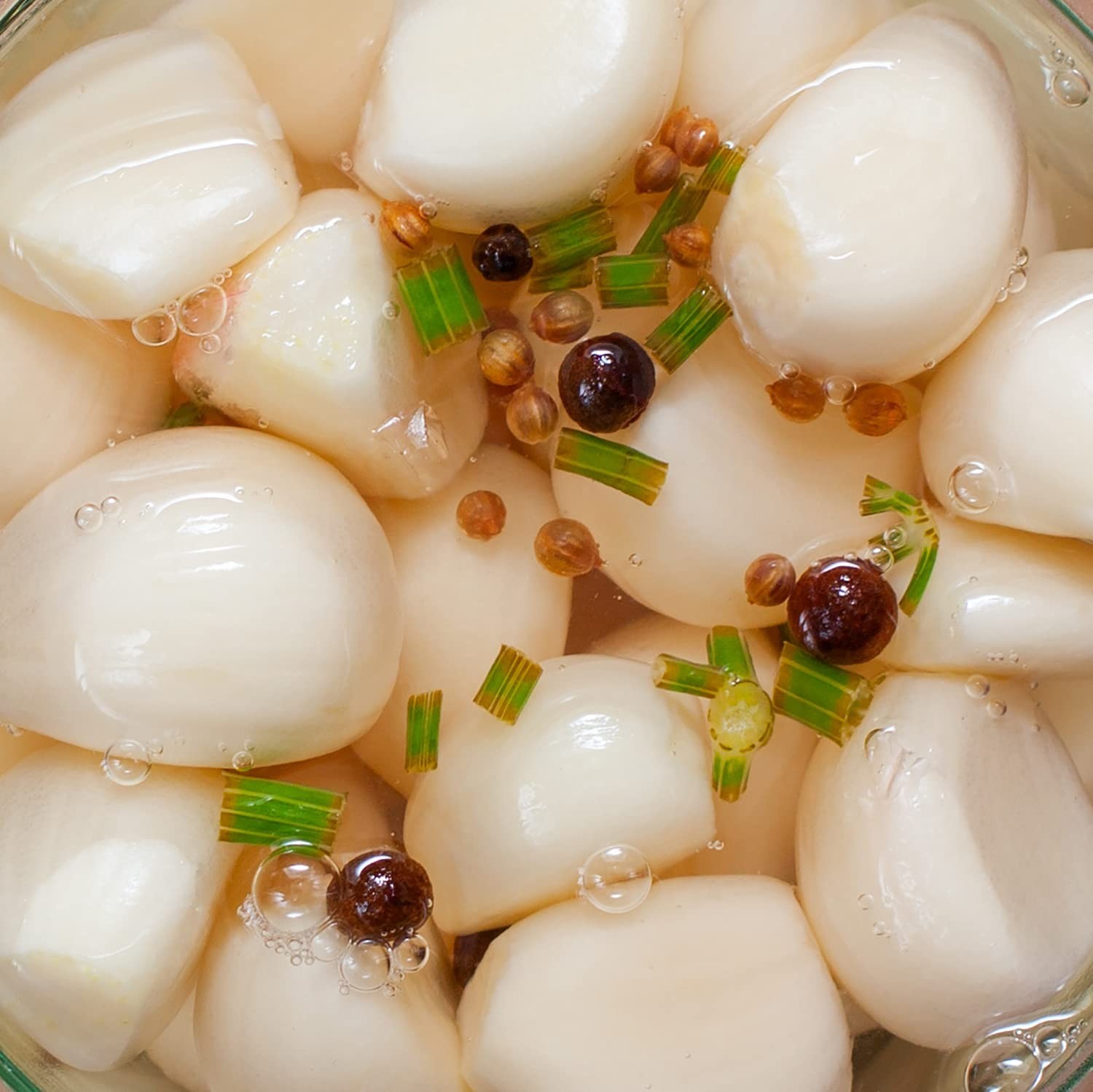 Spanish Pickled Garlic for Gourmet Dishes