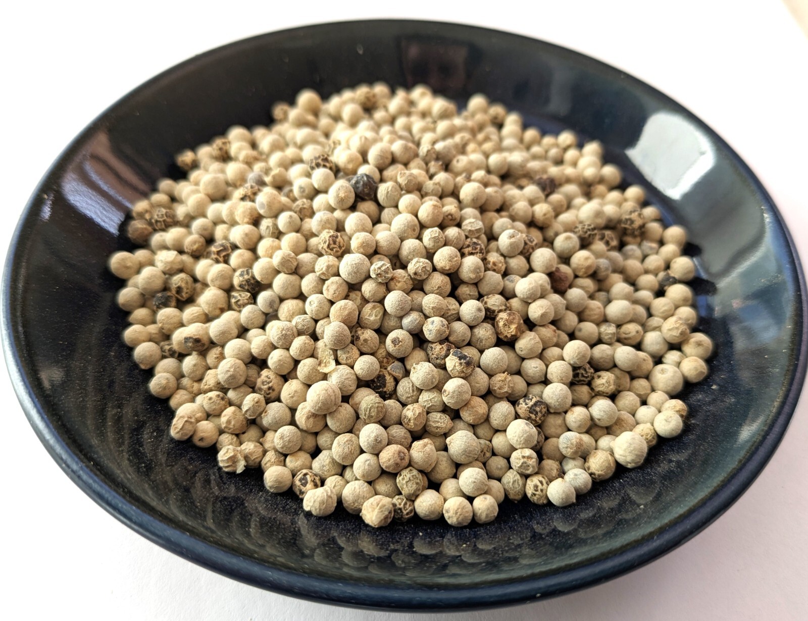 PEPPER PEPPERCORNS WHITE WHOLE VIETNAM 1 OZ – 2 LB RESEALABLE BAG