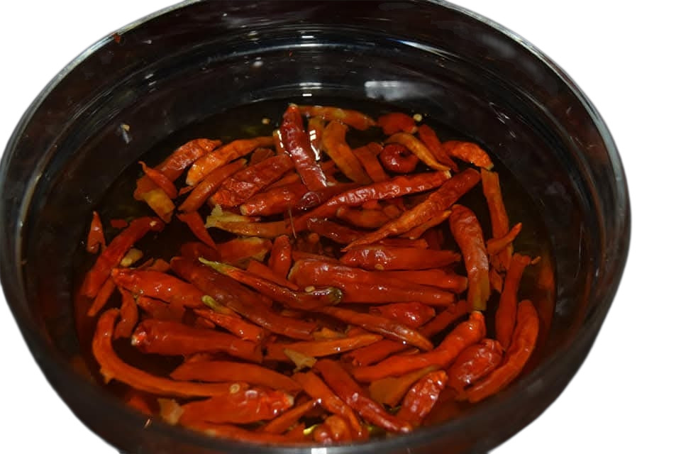 NIGERIA WHOLE DRIED PEPPER , (SHOMBO GBIGBE)1 paint
