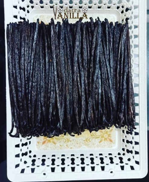 Indonesian Vanilla Beans Gourmet Premium Grade A Planifolia 100 grams (6 inc up)