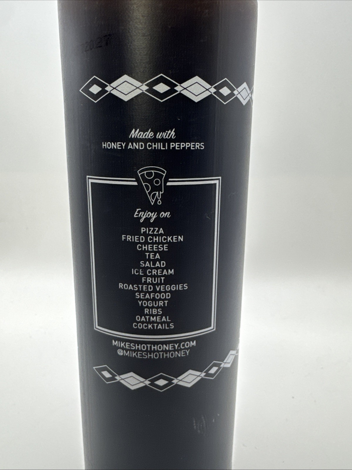 Mike’s Hot Honey Chef’s Bottle, Honey with a Kick 24Oz 680g Exp 04/27/2027