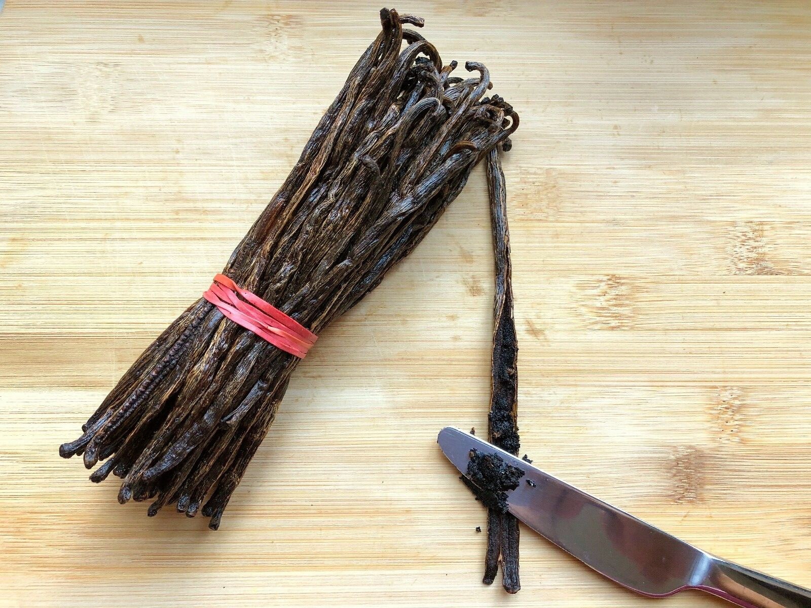 5 Madagascar Extract grade Bourbon Vanilla Beans ~5″