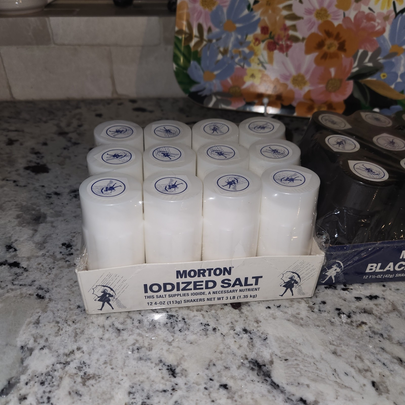 Great deal for Restaurant / Diner!! Morton *32 salt shakers*12 pepper shakers *