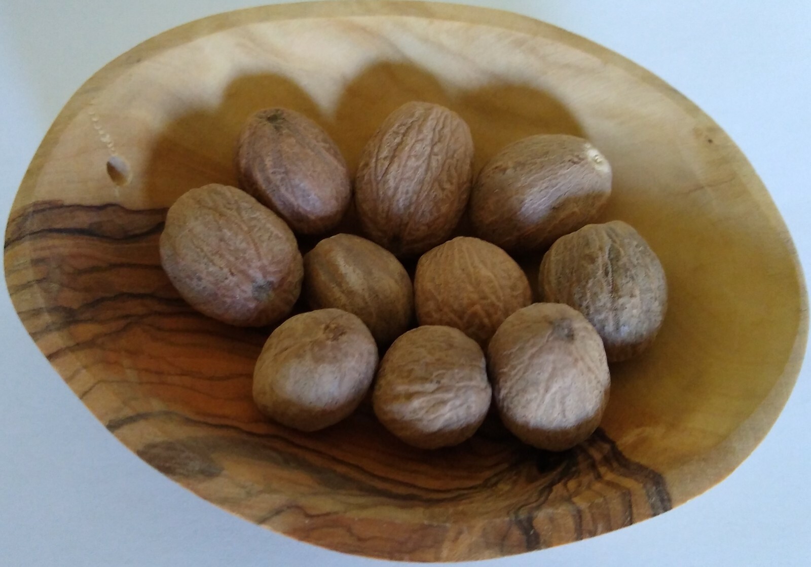 NUTMEG WHOLE INDONESIA 1 OZ – 16 OZ RESEALABLE BAG