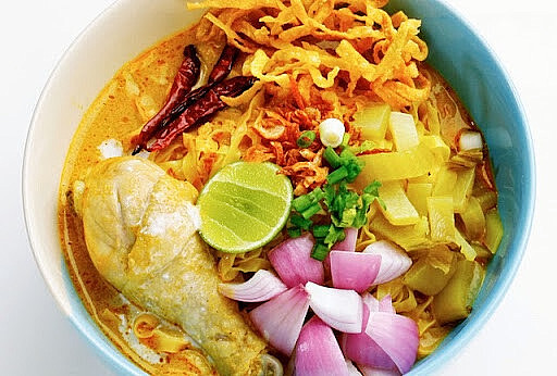‘Khaw Soi’ Thai North Traditional Curry Paste Cook with Coconut Milk Noodle Meat