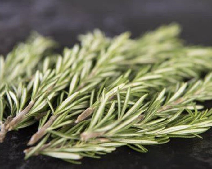 100 pcs Organic Rosemary Sprigs – Cut To Order