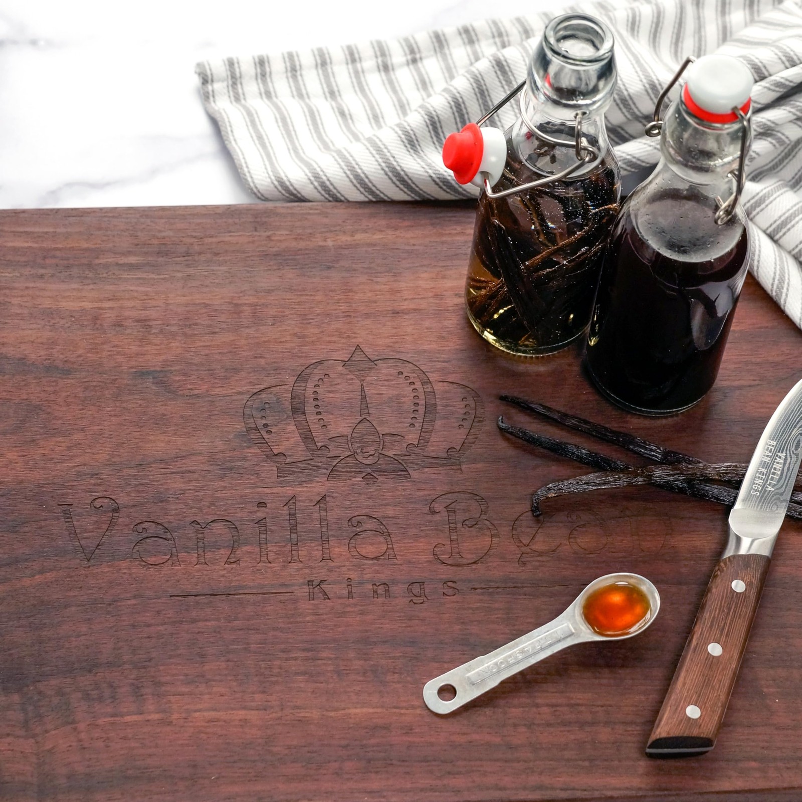 5 Organic Madagascar Vanilla Beans. Whole Grade A 5 Count, Black / Dark Brown