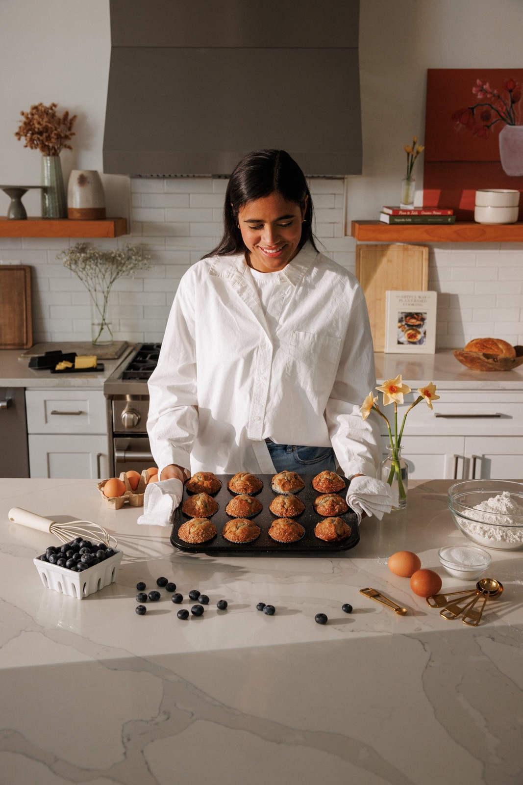 Thyme & Table 12 Cup Nonstick Muffin Pan with Silicone Baking Cups – Black