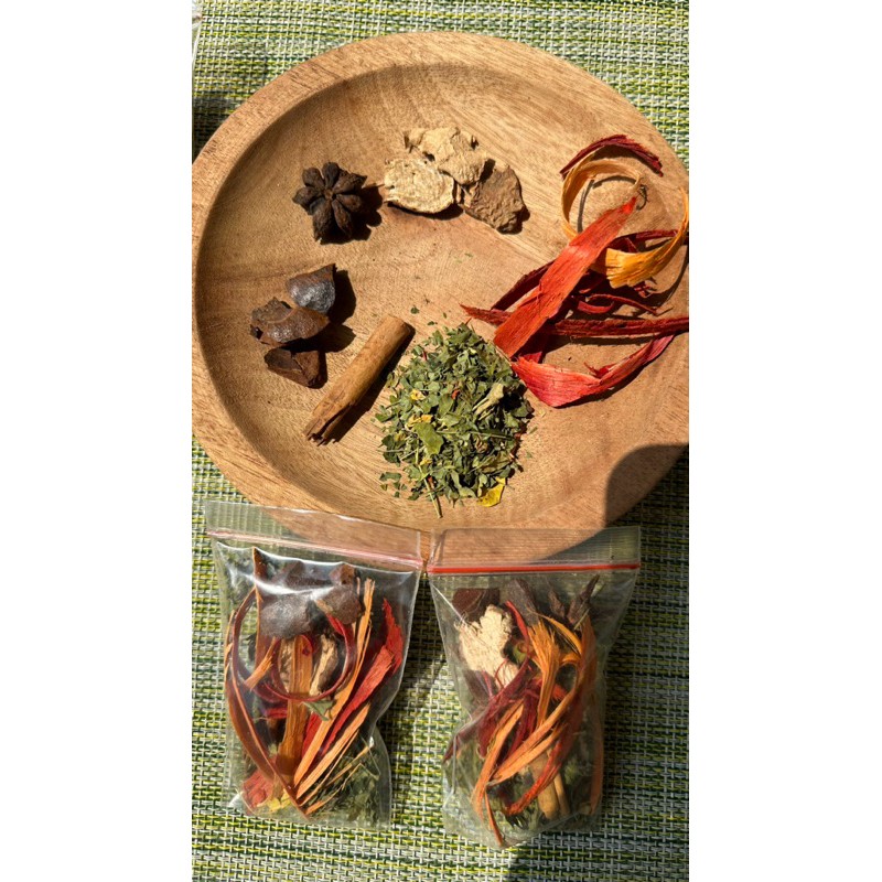 Wedang Kelor Herbal Spice Drink Mix 10 Sachets Moringa Ginger Secang Blend