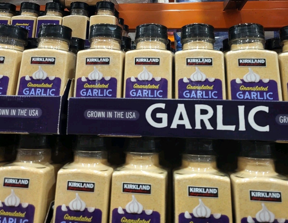 Kirkland Signature Granulated Garlic Seasoning 15.5 oz (439g) Grown in USA