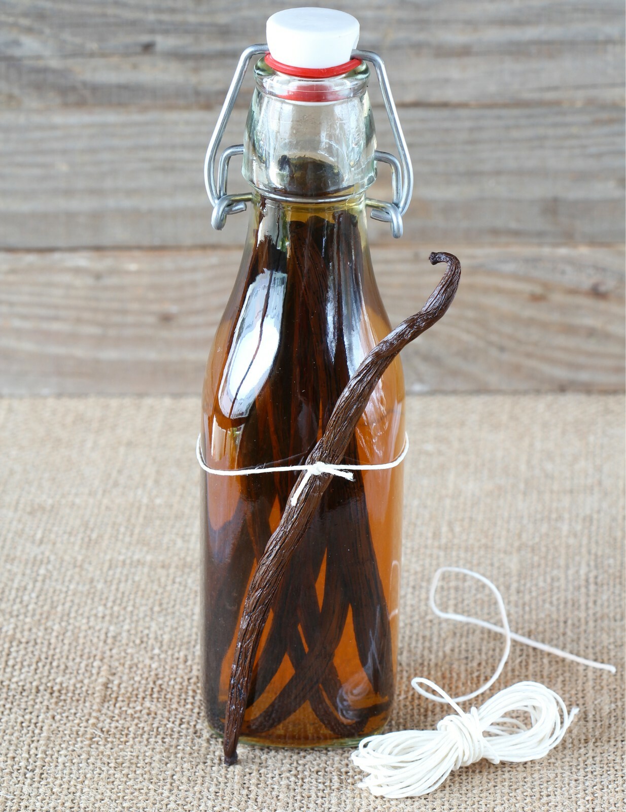 Tahitian Vanilla Beans – Whole Grade B Pods for Baking, Brewing, Extract Making