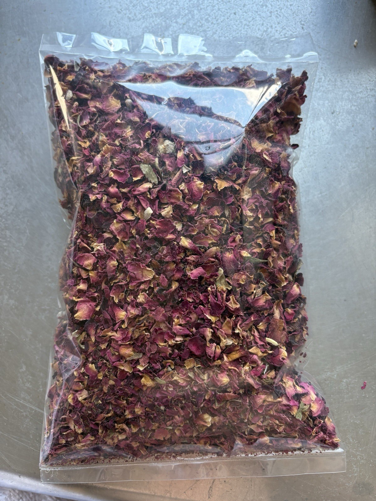 Red Rose Petals 16 oz ( 1LB). New crop. Natural. Fragrant