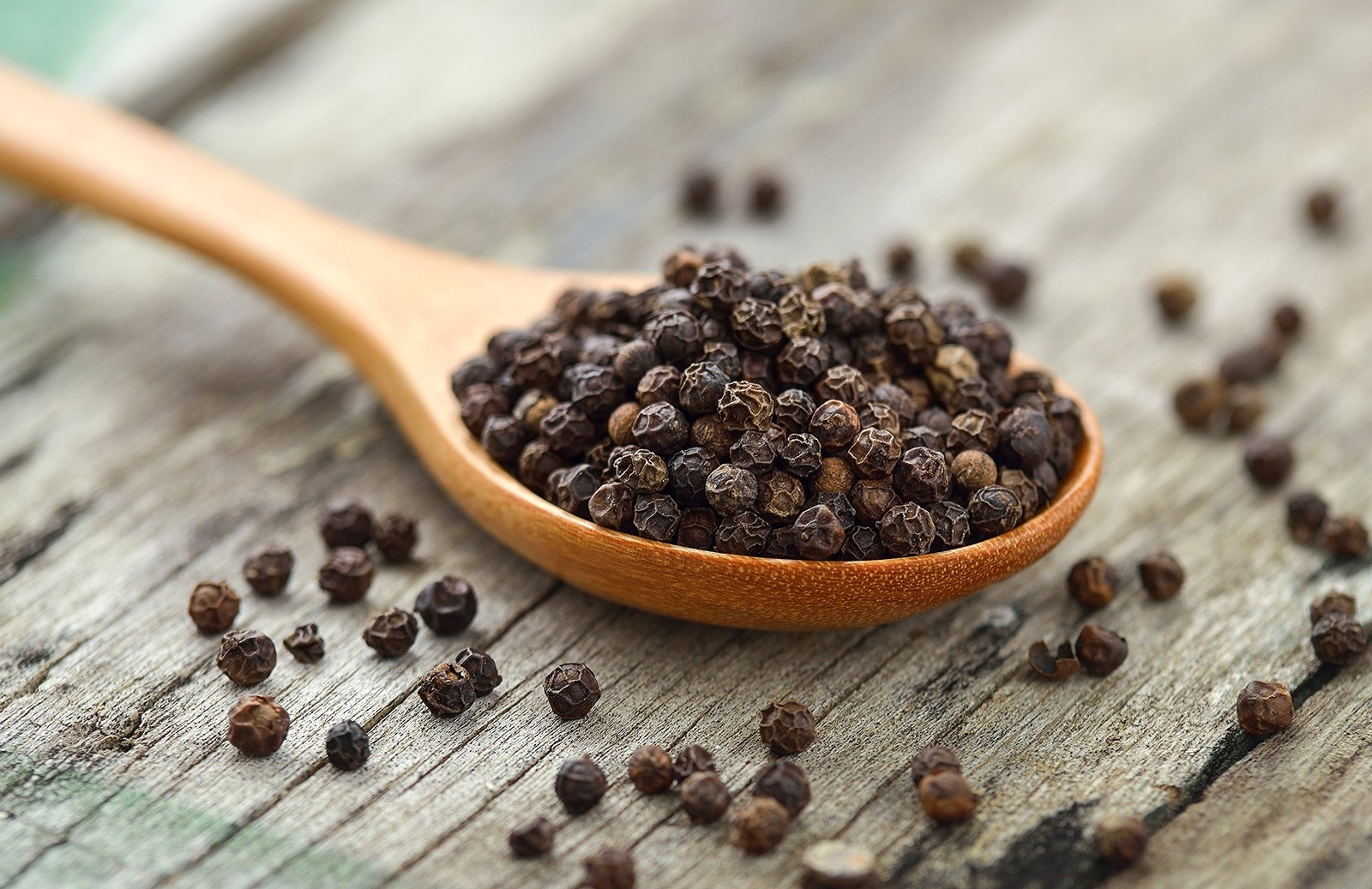 Organic Whole Black Peppercorns – Fair Trade Premium Whole Black Pepper for G…