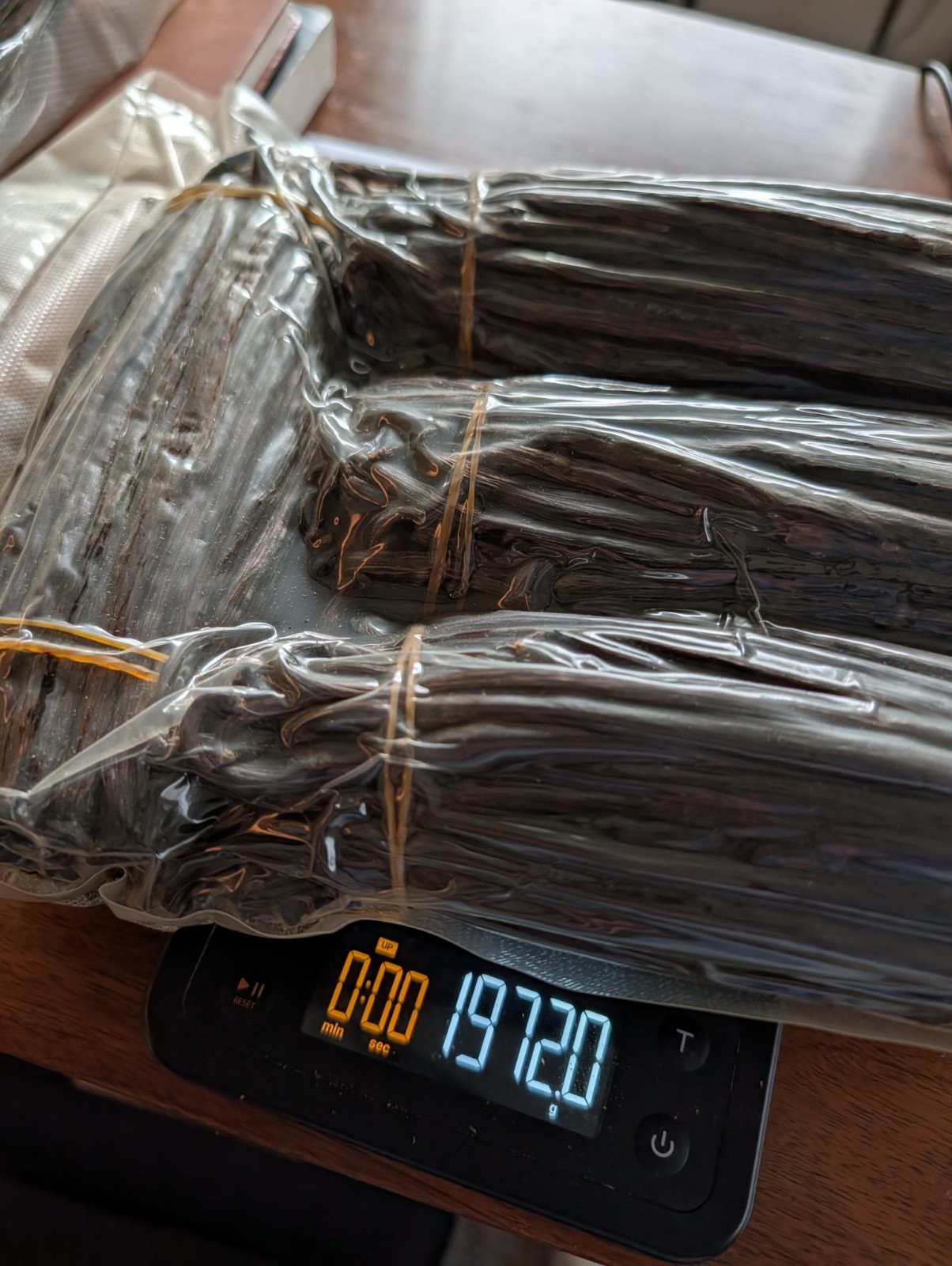 Zanzibar Tanzania Whole Grade A Vanilla Beans 4.36lb ~2kg (1,972g) Bundle