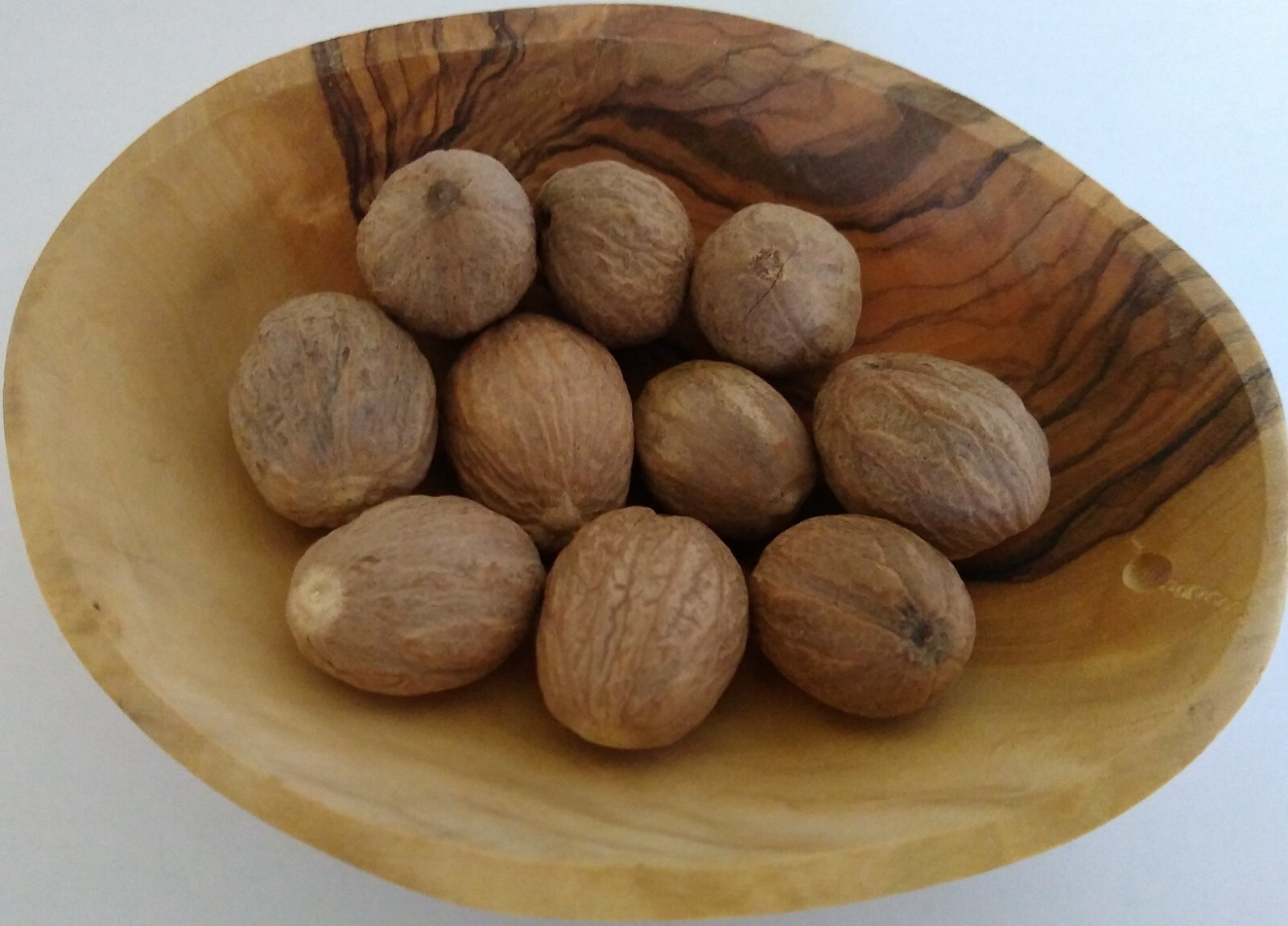 NUTMEG WHOLE INDONESIA 1 OZ – 16 OZ RESEALABLE BAG