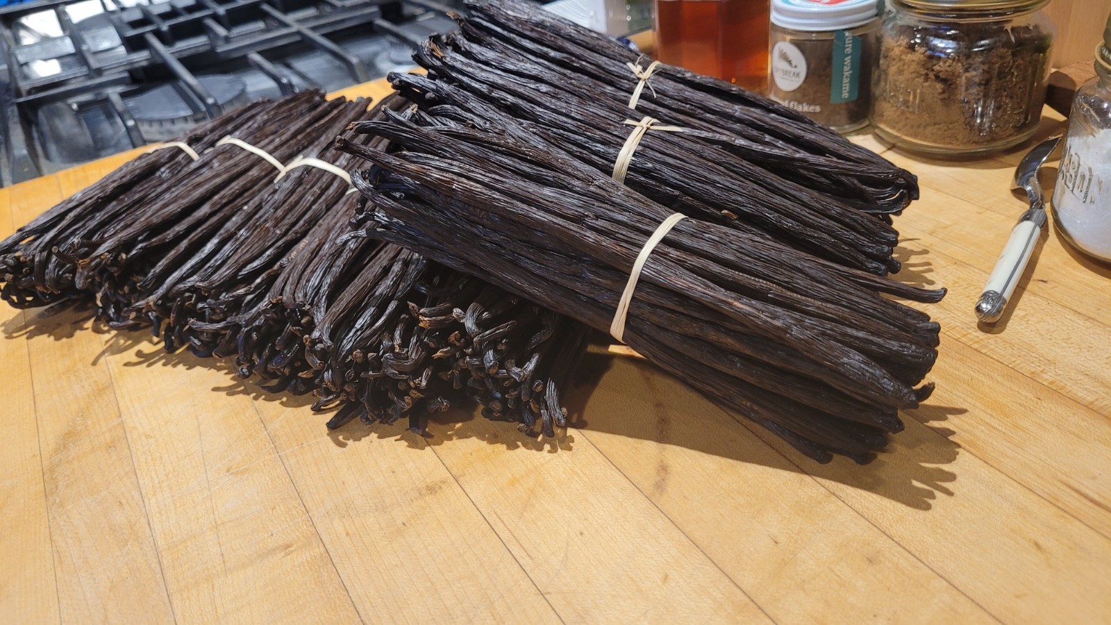 1 LB. Madagascar Gourmet (Grade A) Vanilla Beans 7″ Long Vacuum Sealed