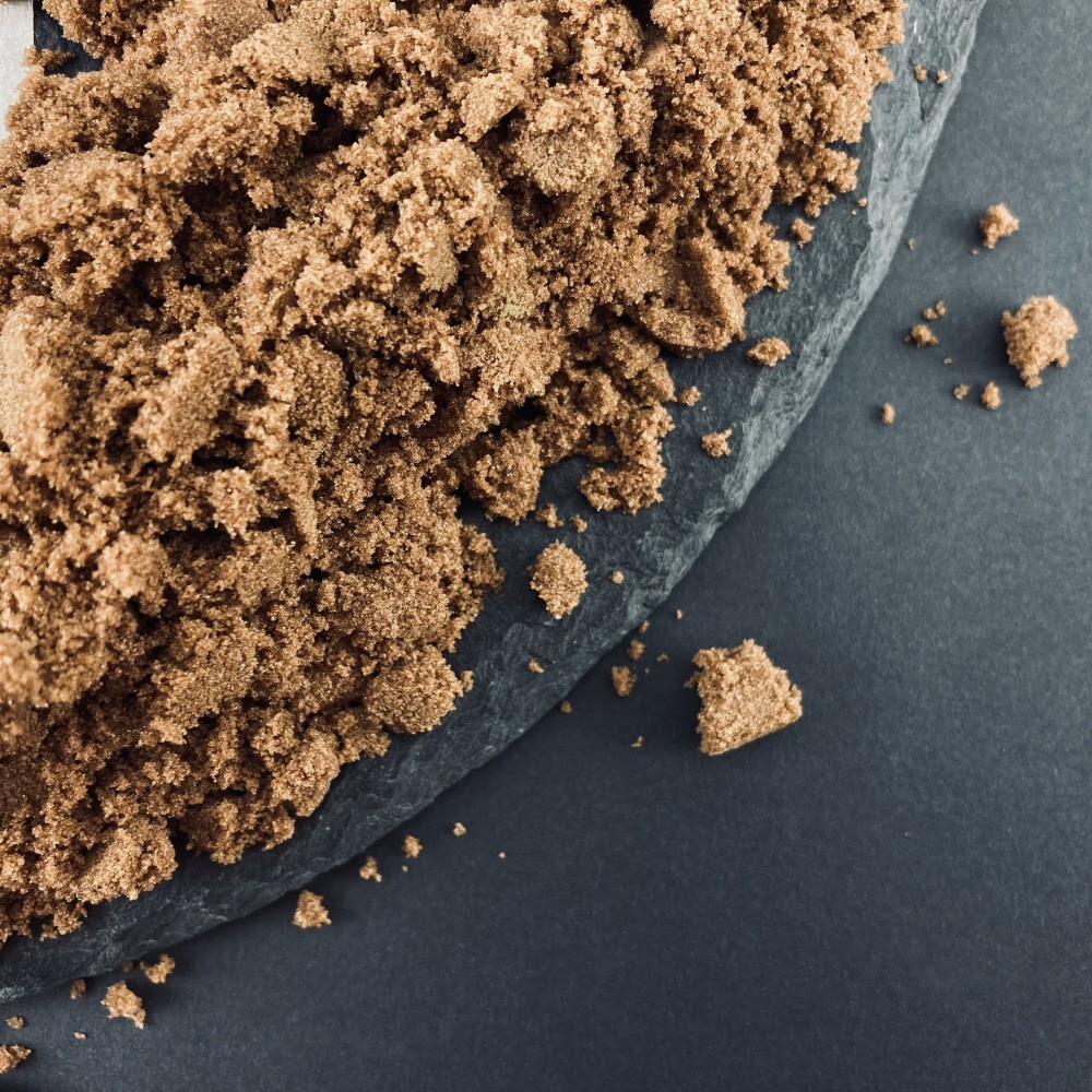 Smoked salt on a hickory tree graft. Smoked aroma for any dish. 400 grams/14.1oz