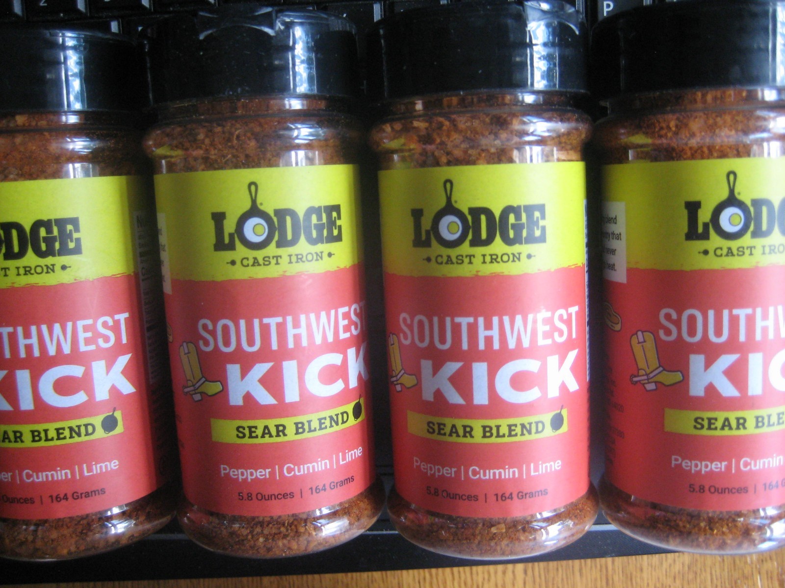 LOT OF 4 LODGE Cast Iron “SOUTHWEST KICK” Sear Blend Seasoning FREE S/H