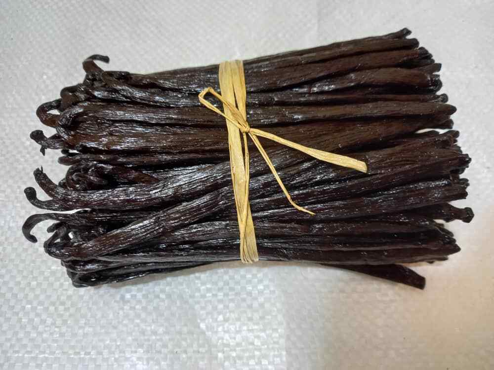 Fresh Organic Vanilla Beans Grade A 5′- 8′ – Bulk Vanilla Pods and Vanilla Cuts.