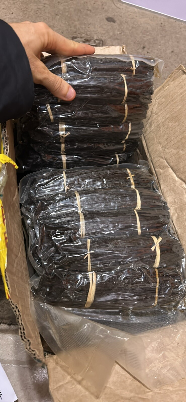 Fresh Grade A Ugandan Vanilla Beans 24ct